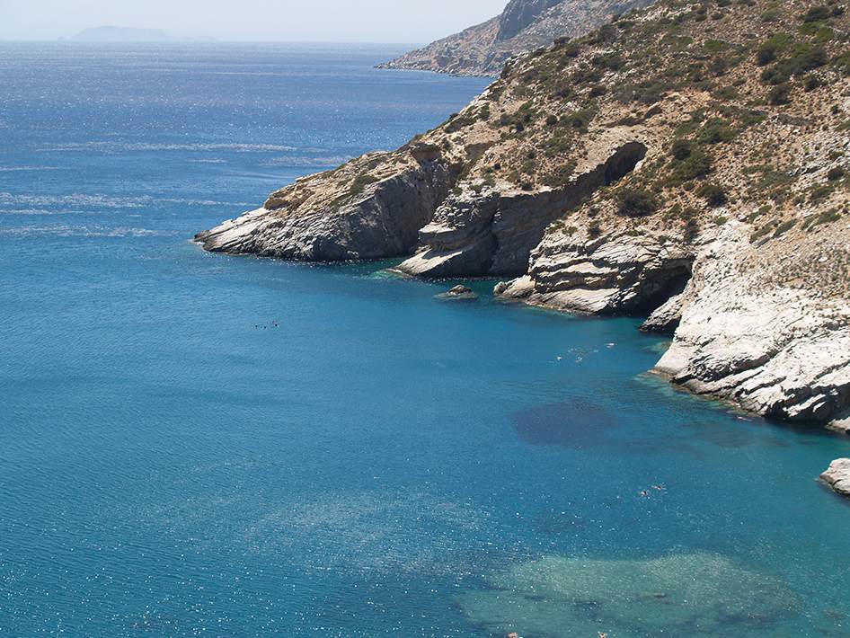 Θαλάσσιες σπηλιές στην Παραλία Μούρος