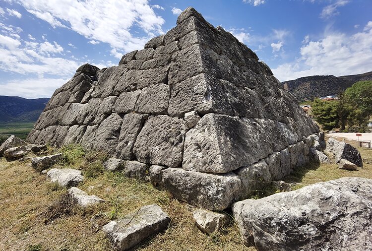 La pyramide d'Elliniko