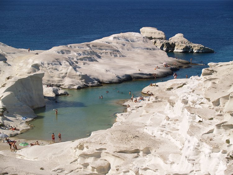 La spiaggia di Sarakiniko