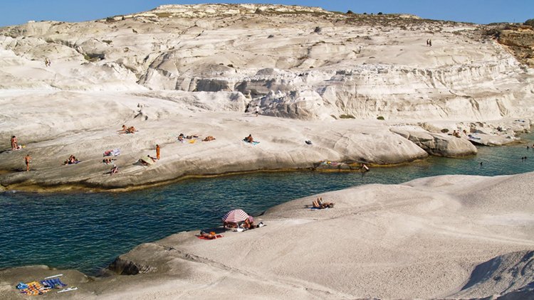 La spiaggia di Sarakiniko