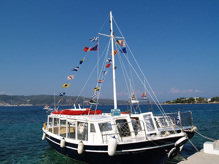 Kaiki that runs the route Costa - Spetses