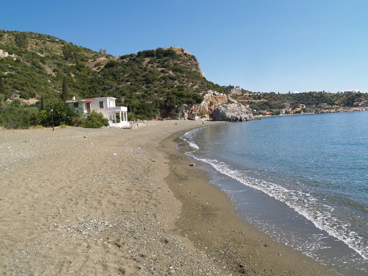 La plage de Thiopafto