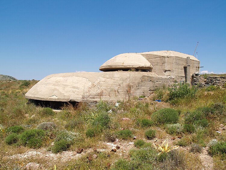 Une construction en béton à Égine