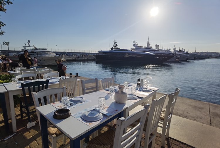 Flisvos marina