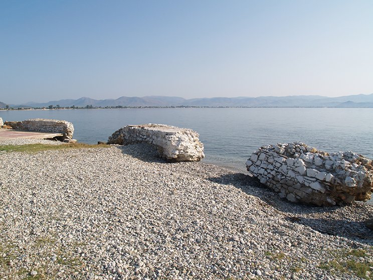 Παράκτιο τείχος