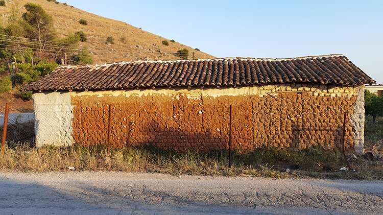 Maison en brique crue