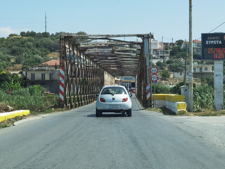 Ponte sul fiume Evrotas