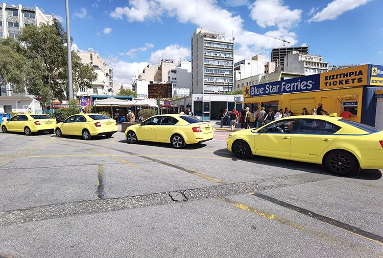 Station de taxis à la porte des Cyclades