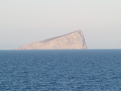 Un îlot rocheux dans les Cyclades