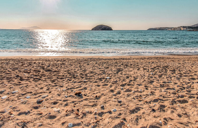 Dekas - Ellinika beaches in Kimolos