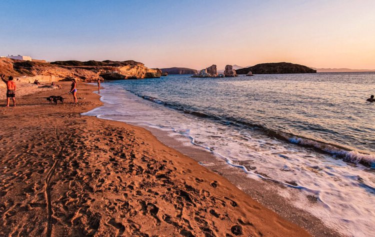 Mavrospilia beach in Kimolos