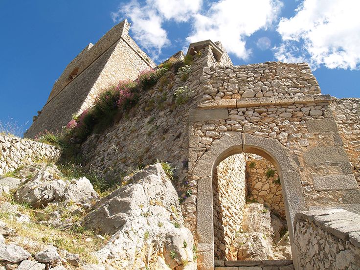 The gate of the 999 steps